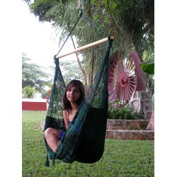 Svart H&auml;ngstol i N&auml;t