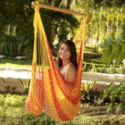 Mexikansk h&auml;ngmattsstol. Gul, orange och r&ouml;d i N&auml;t