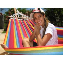 H&auml;ngmatta med mixade r&auml;nder och tv&auml;rpinne